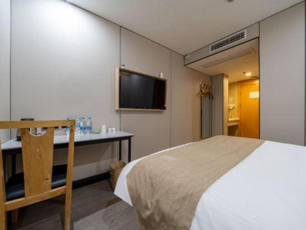 Greentree Railway Station Macao Road Hotel 3*