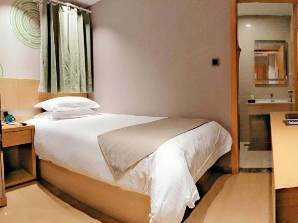Greentree Railway Station Macao Road Hotel 3*
